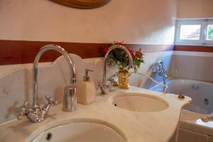 Peruzzi Luxury Apartment by Mamo Florence