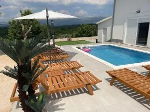 Mediterranean 5 rooms house with pool - Umljanović