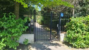 Family Apartment near Disneyland with AC, Garden & Parking