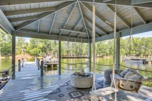 Lake Murray Studio with Pool and Hot Tub in Prosperity