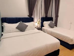 Spacious Balcony Royal Strand Full Seaview with 2CarParks FOC Netflix Access and Youtube Premium 3Beds3Bath for 6-10pax by Minshuku