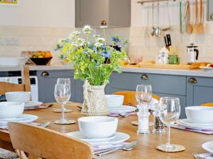 Kiln Farm, a Canal side retreat