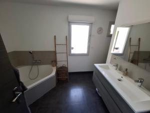 Maisons de vacances Maison de standing au calme pour vacances : photos des chambres