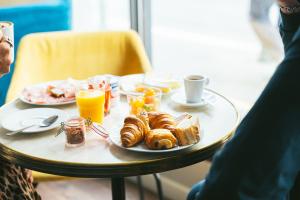 Hotels Holidays & Work HOTEL : photos des chambres