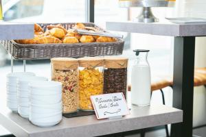 Hotels Holidays & Work HOTEL : photos des chambres