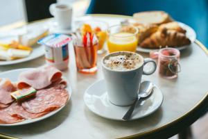 Hotels Holidays & Work HOTEL : photos des chambres