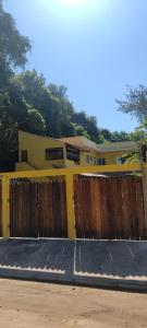 Casa em condominio com piscina proximo a praia