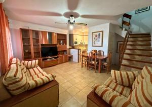 Bungaló en La Mata en urbanización con piscina