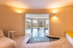 Domaine du Manouiyé by Time Off Collection