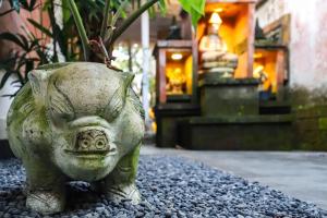 Cozy and Authentic 1-BDR with Balinese Temples