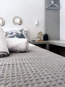 Kimolos Seafront - Prassonísi