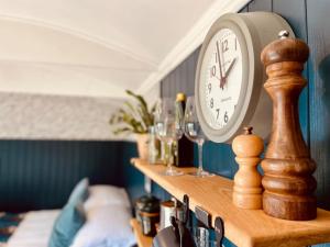 The Field Room - Hut on The Lizard