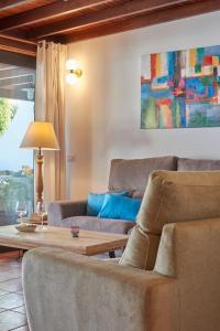 Casa Petra Peaceful & Private, Sea Views, Pool & BBQ