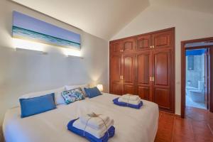 Casa Petra Peaceful & Private, Sea Views, Pool & BBQ