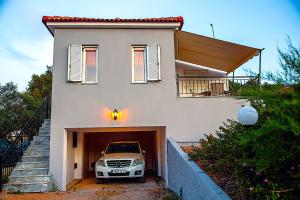 Romanos Beach Villas