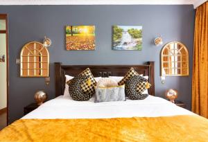 Luxurious king-bed with hot water