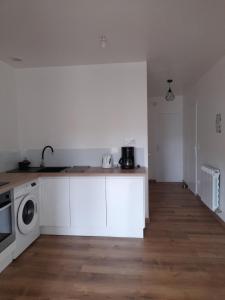 Appartements Logement lumineux avec terrasse : photos des chambres