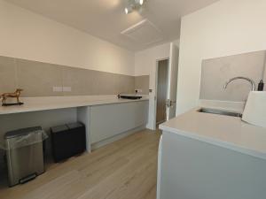 Gated 2 Guests Private House Free Parking