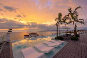 DTerrace Luxe 2bd 2ba Romantic Zone Los Muertos Beach and Pier