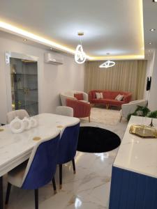 كمبوند المعادى جاردنز بجوار كمبوند البارون سيتي و نادى الصيد القطاميه على الطريق الدائري