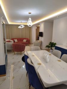 كمبوند المعادى جاردنز بجوار كمبوند البارون سيتي و نادى الصيد القطاميه على الطريق الدائري