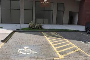 Refúgio Urbano com Vista para a Montanha e Varanda