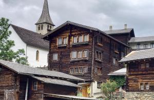 Wohnung mit schöner Sicht auf Bergpanorama und übers Tal