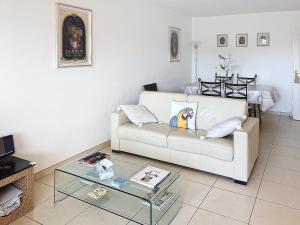 2 bedroom with pool 2 bathrooms 339