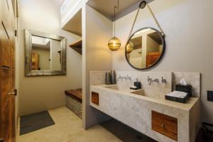 El Salto, Luxury Ranch with Lake View