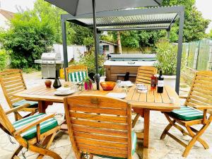 Sejours chez l'habitant Appart Lumineux avec Jardin et Jacuzzi - Chambre Parentale - Full AC - Proche - CDG - Stade de France - Parc des Expositions : photos des chambres