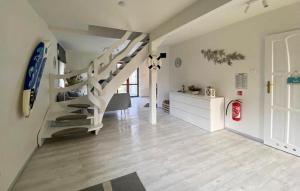 Cozy Home In Podamirowo With Lake View