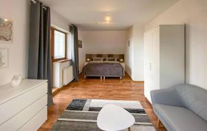 Cozy Home In Podamirowo With Lake View