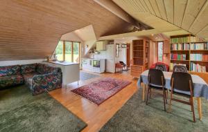 1 Bedroom Awesome Home In Västerlanda