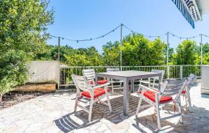 Lovely Apartment In Pula With Wifi