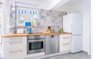 Lovely Apartment In Pula With Wifi