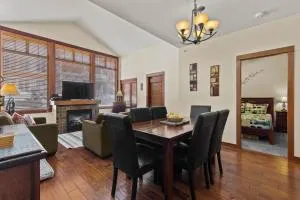 Settler's Crossing #56 ski-in ski-out condo with private hot tub - Chase