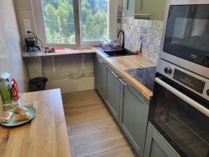 Private Room-2 in HANNANA Apartment- 2 min walk To Tram 12 min to Nice train station 15 min to Massena Place