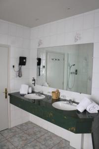 Hotels Auberge du Lac, Sure Hotel Collection by Best Western : photos des chambres