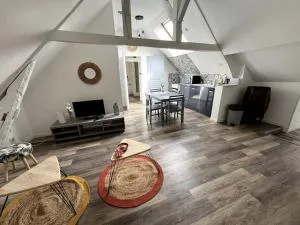 Appartement avec cour - Nevoy