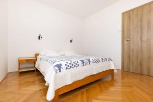 Apartment Lina 1