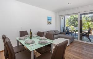 3 Bedroom Amazing Apartment In Malinska 