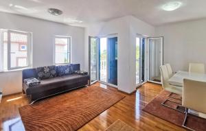 Cozy Apartment In Novi Vinodolski