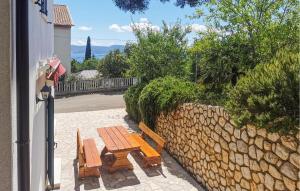 Gorgeous Apartment In Novi Vinodolski