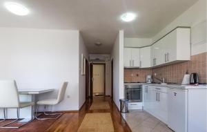 Cozy Apartment In Novi Vinodolski