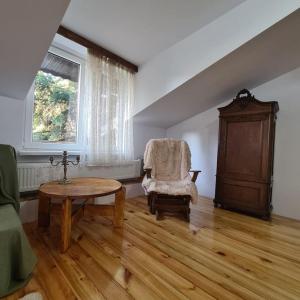 Mansarda boema, gradina de basm