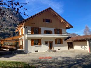 lEcho des Glieres vue montagne centre village sauna & grill