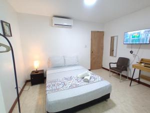 Confortable y Central Habitacion cerca a la Playa Spratt Bight y Malecon
