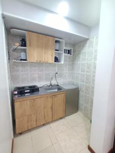 Confortable y Central Habitacion cerca a la Playa Spratt Bight y Malecon