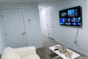 2bedrooms, 1bath, two beds, new basement in Mahogany