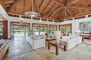 Gorgeous villa at Casa de Campo - with large pool, cook, maid and 2 golf carts
